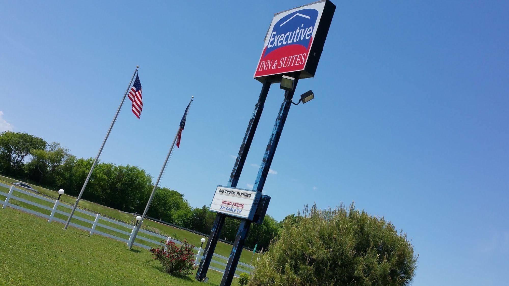 Executive Inn And Suites Waxahachie Εξωτερικό φωτογραφία