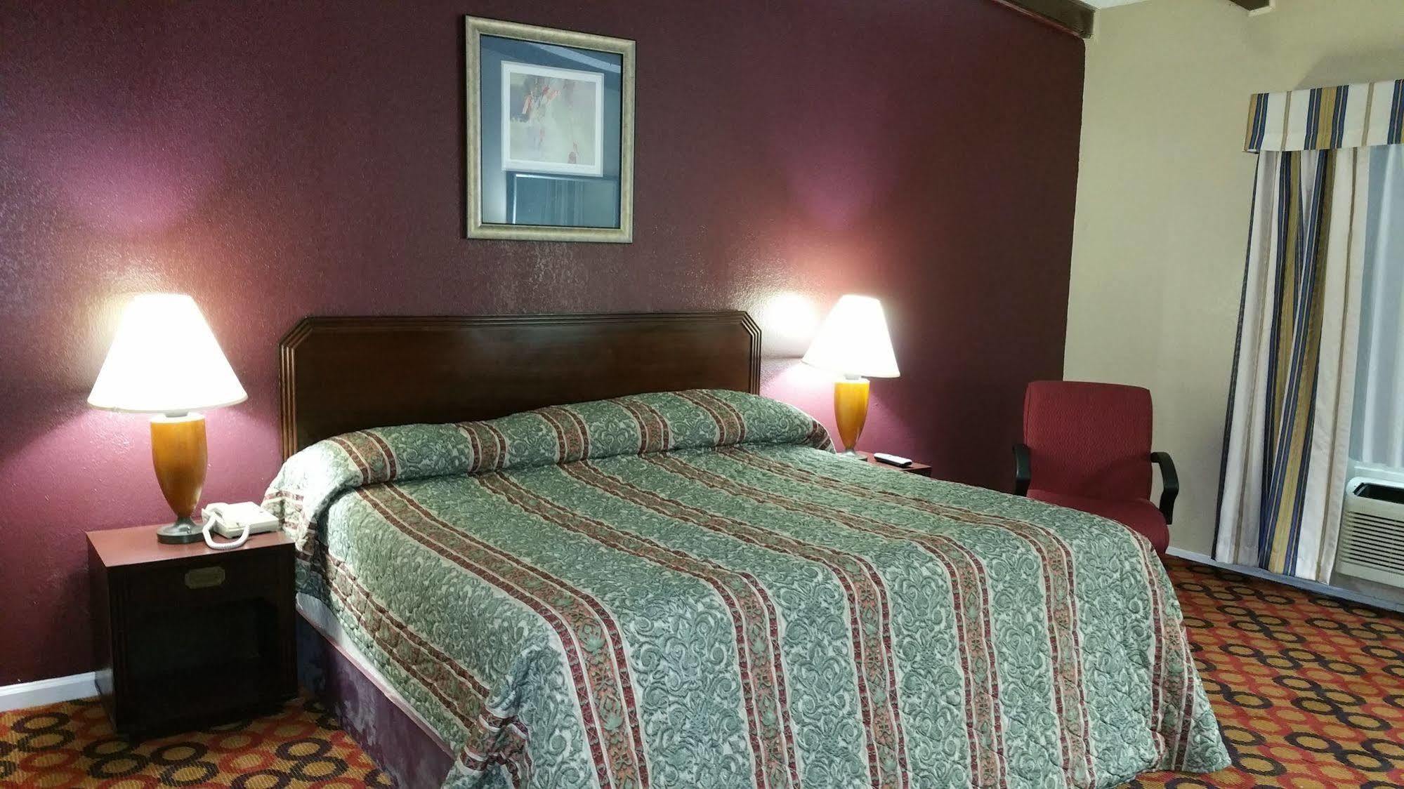 Executive Inn And Suites Waxahachie Εξωτερικό φωτογραφία