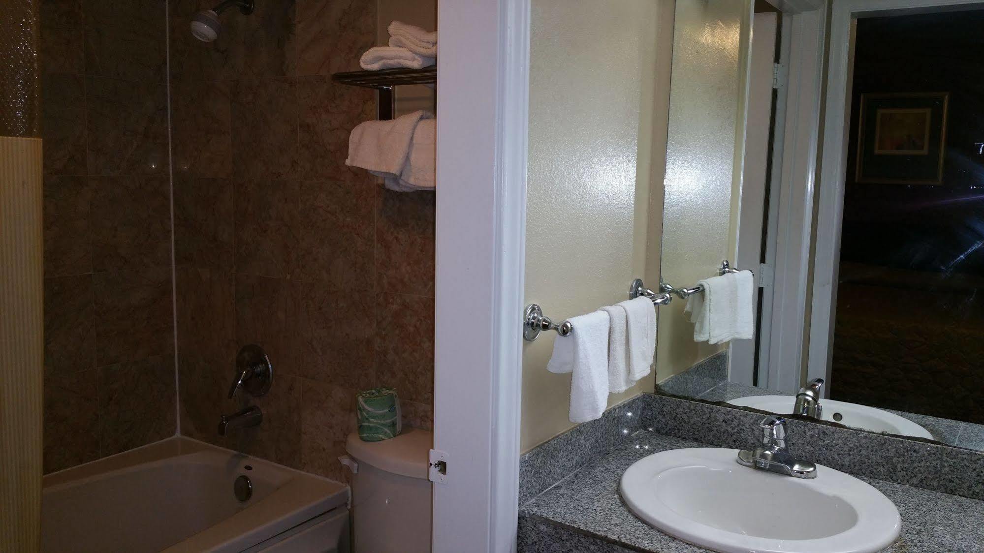 Executive Inn And Suites Waxahachie Εξωτερικό φωτογραφία