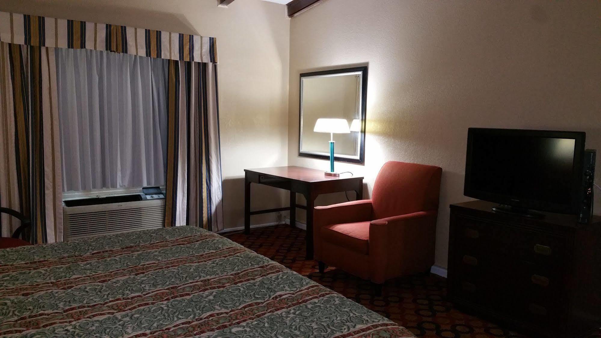 Executive Inn And Suites Waxahachie Εξωτερικό φωτογραφία